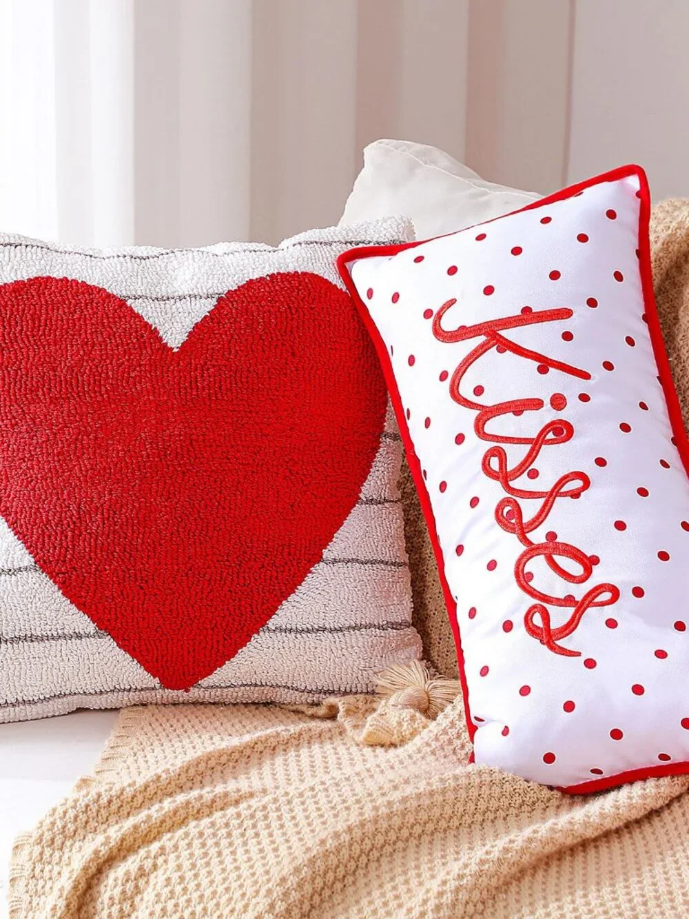 🐢NEW 2 PC SET Ace Orbit Valentines Throw Pillows Embroidered Cushion Pillow Red